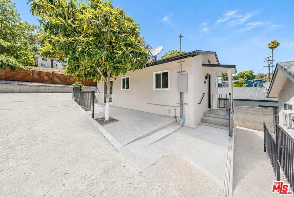 829 El Paso Drive Los Angeles, CA 90042