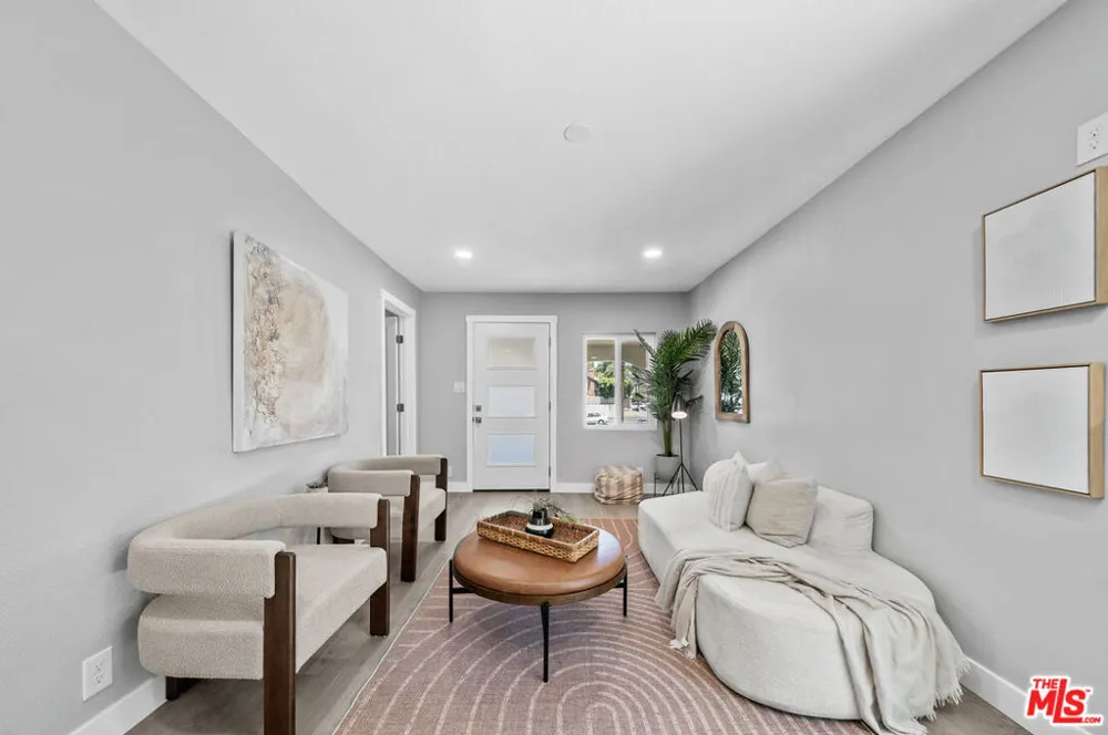 829 El Paso Drive Los Angeles, CA 90042