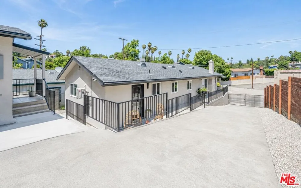 829 El Paso Drive Los Angeles, CA 90042