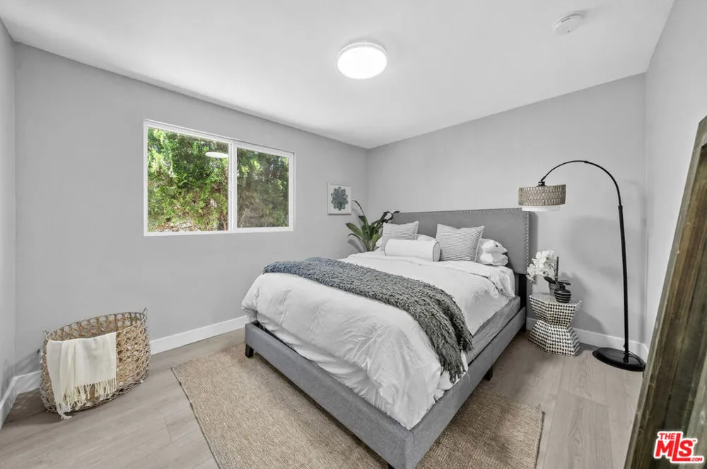 829 El Paso Drive Los Angeles, CA 90042