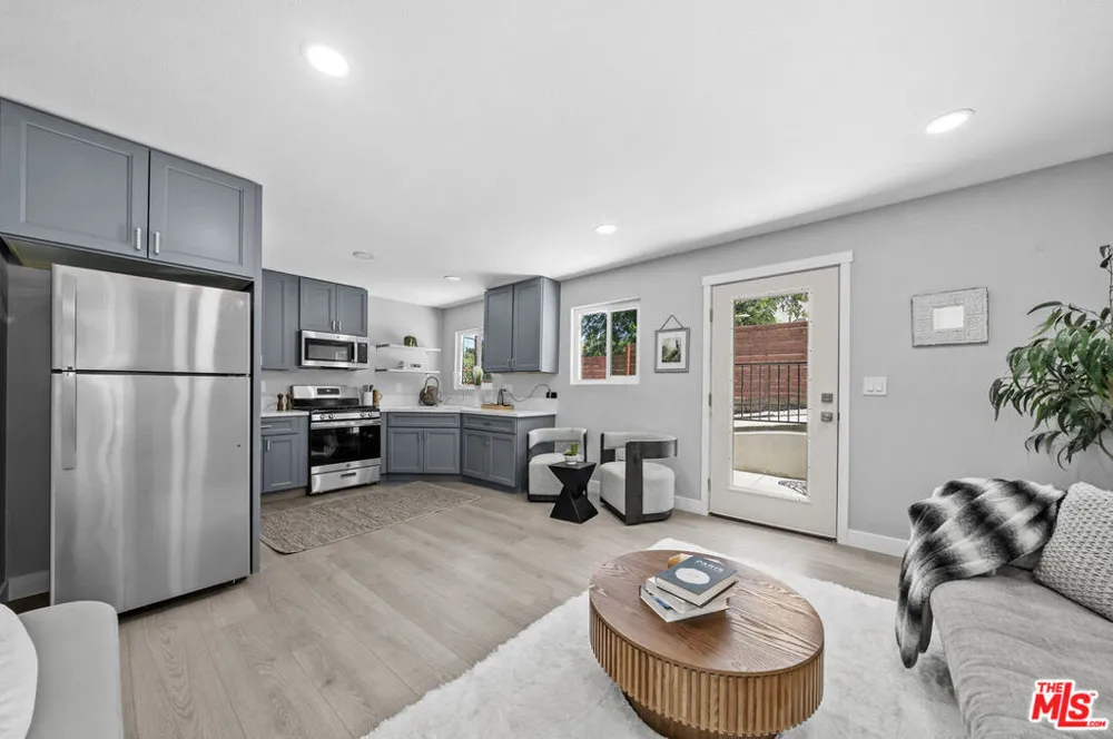 829 El Paso Drive Los Angeles, CA 90042