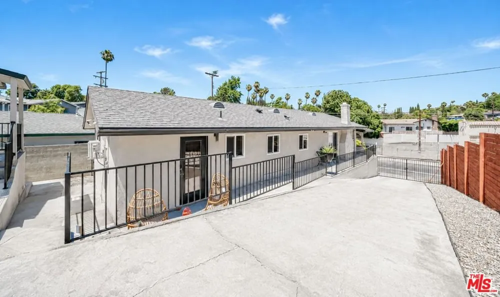 829 El Paso Drive Los Angeles, CA 90042