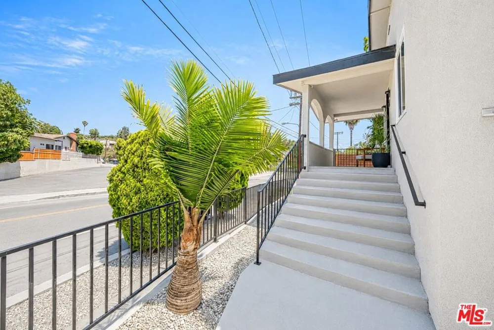 829 El Paso Drive Los Angeles, CA 90042