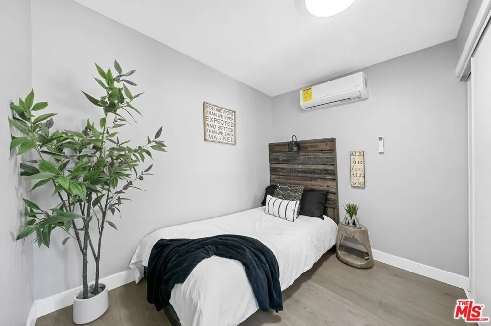 829 El Paso Drive Los Angeles, CA 90042