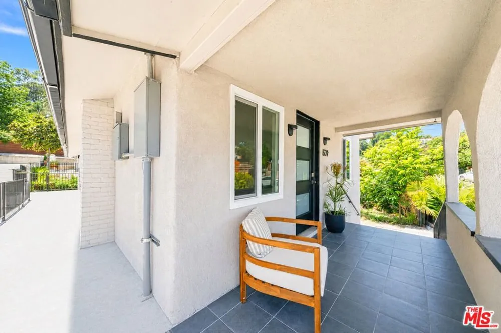 829 El Paso Drive Los Angeles, CA 90042