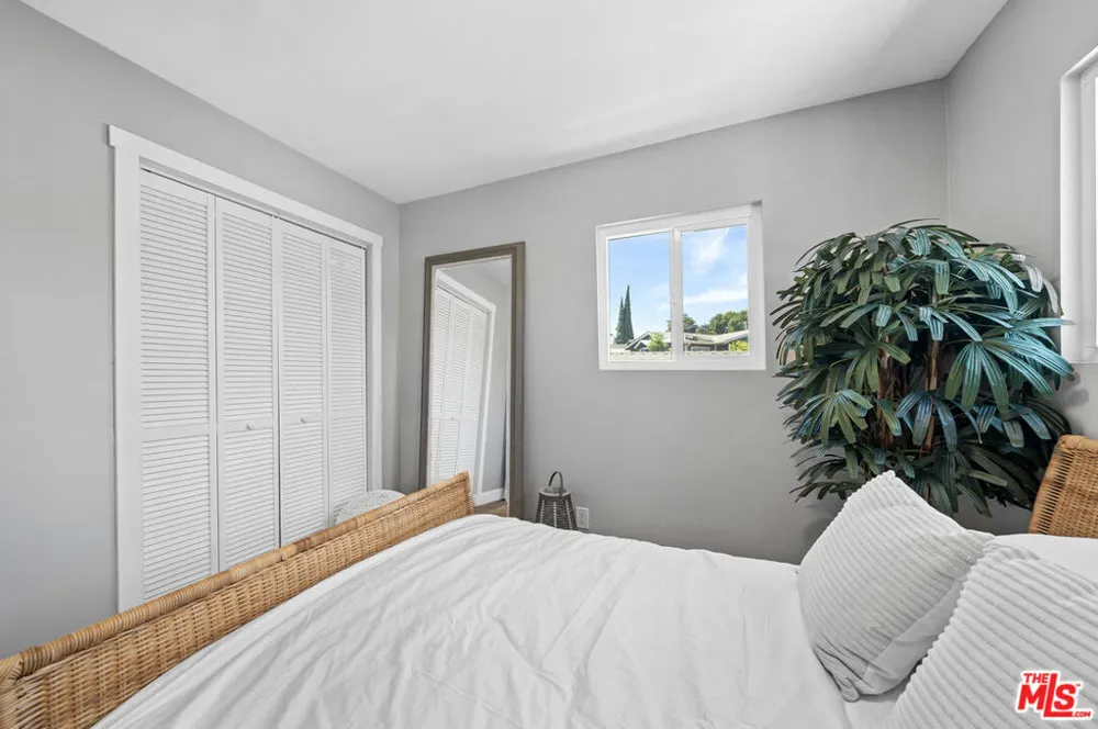 829 El Paso Drive Los Angeles, CA 90042