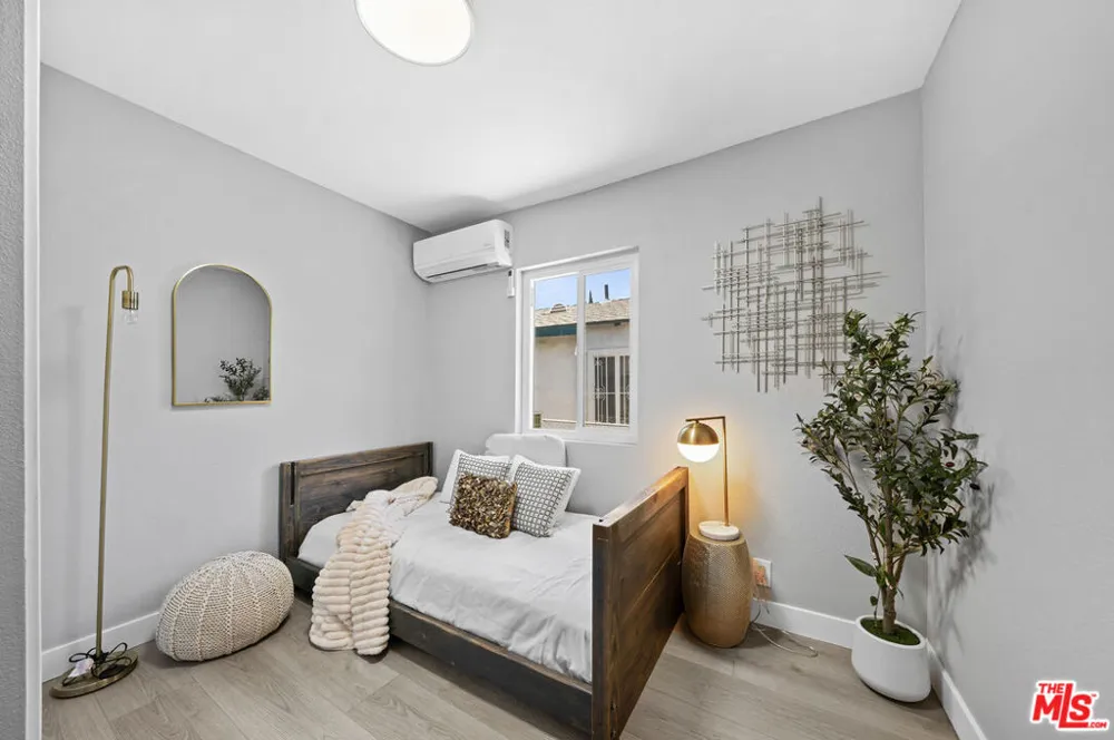 829 El Paso Drive Los Angeles, CA 90042