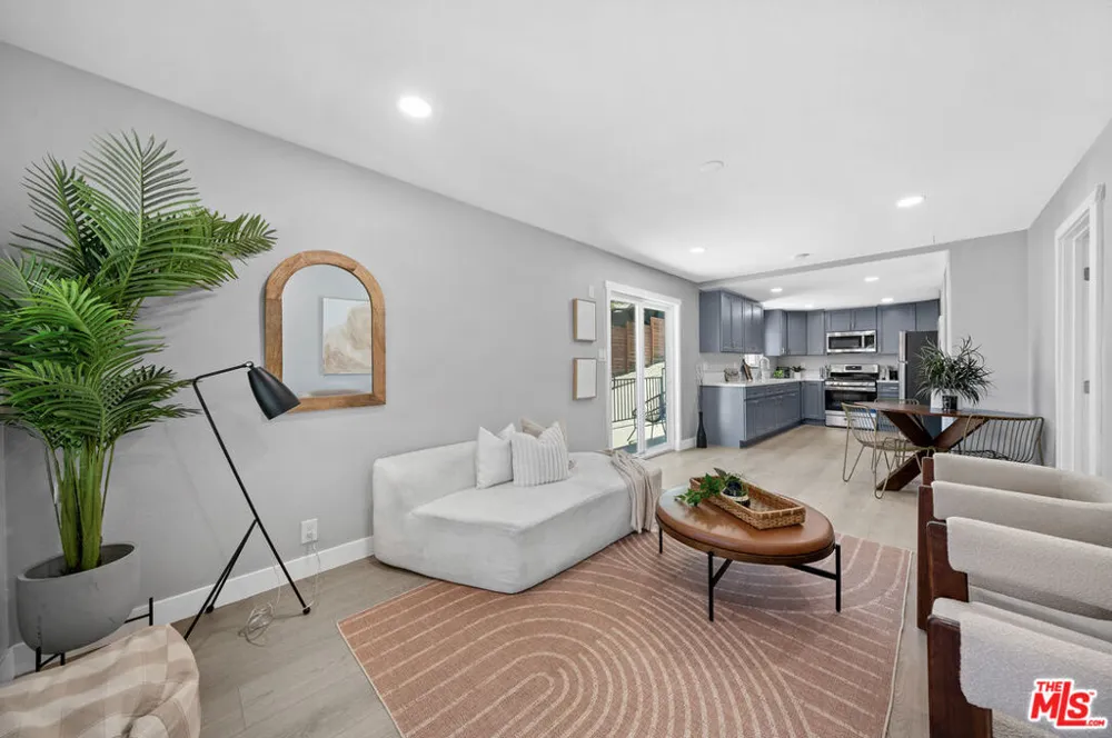 829 El Paso Drive Los Angeles, CA 90042