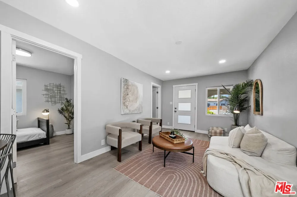 829 El Paso Drive Los Angeles, CA 90042