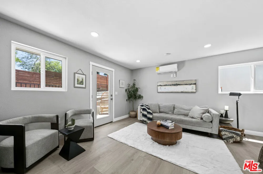829 El Paso Drive Los Angeles, CA 90042