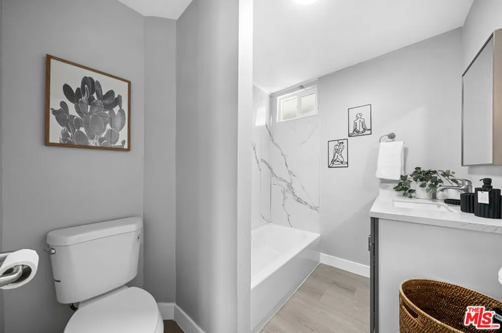 829 El Paso Drive Los Angeles, CA 90042