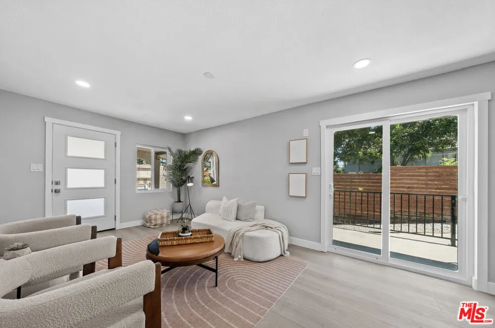829 El Paso Drive Los Angeles, CA 90042