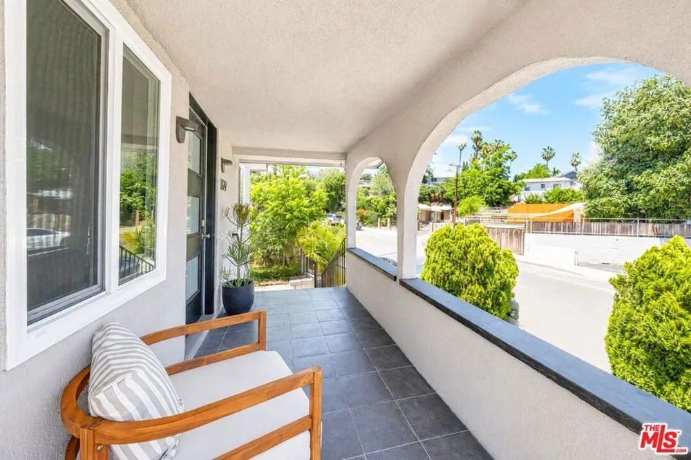 829 El Paso Drive Los Angeles, CA 90042