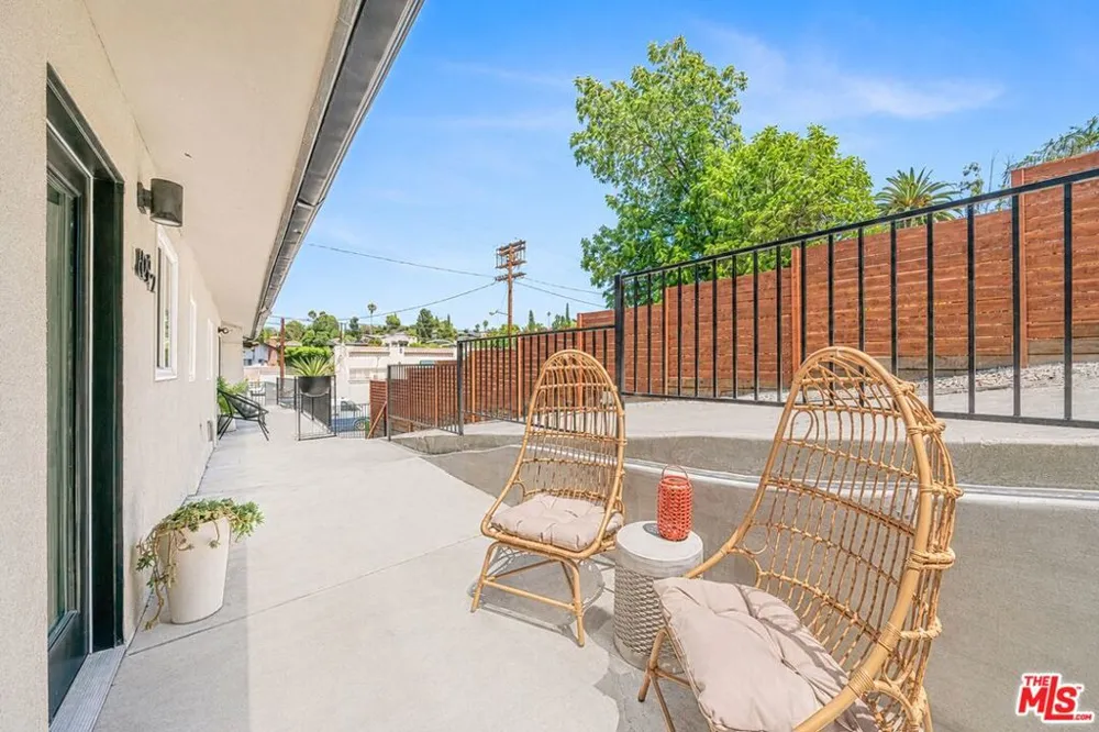 829 El Paso Drive Los Angeles, CA 90042