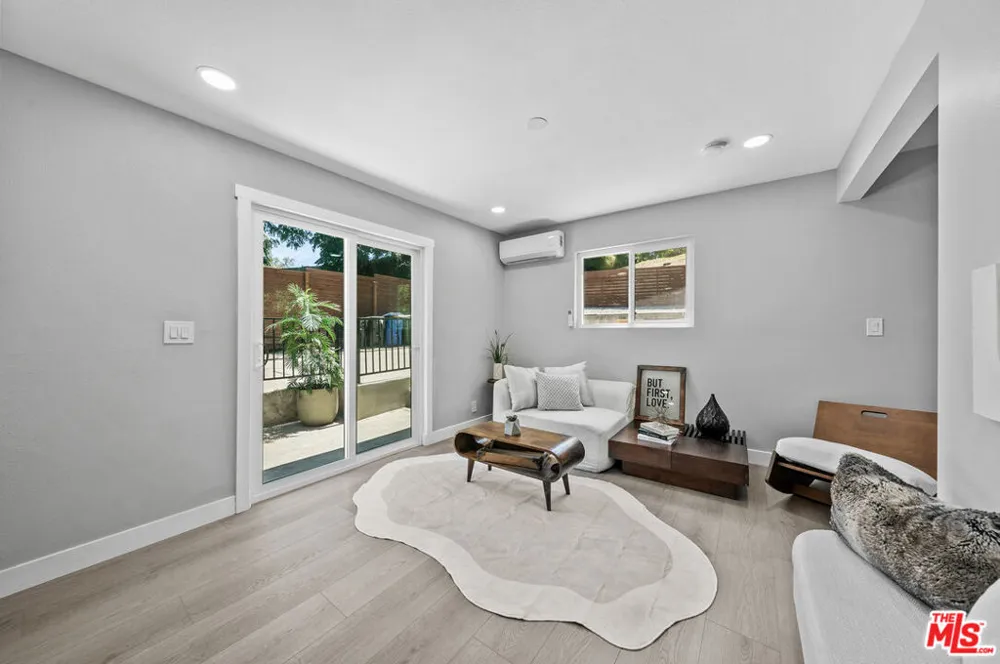 829 El Paso Drive Los Angeles, CA 90042