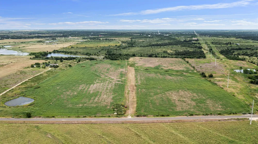 3315 County Road 463 Elgin, TX 78621