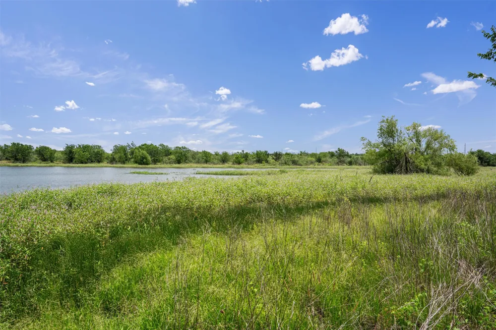 3315 County Road 463 Elgin, TX 78621