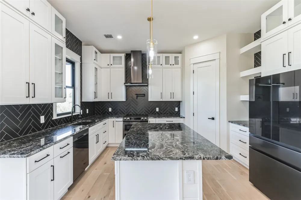 707 Broken Hills Horseshoe Bay, TX 78657