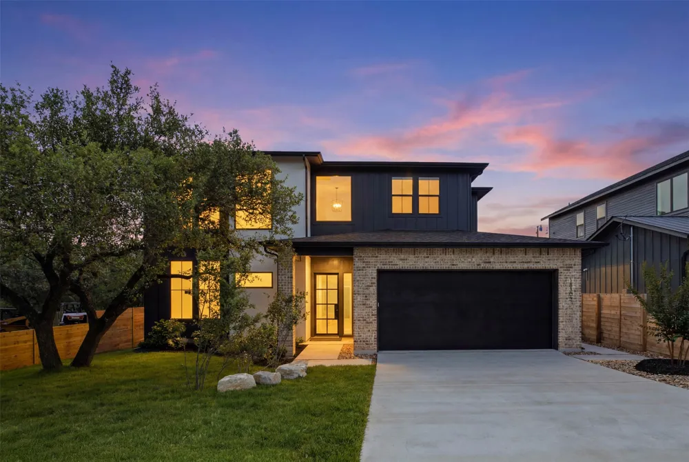 18303 Lake Oaks Drive Jonestown, TX 78645