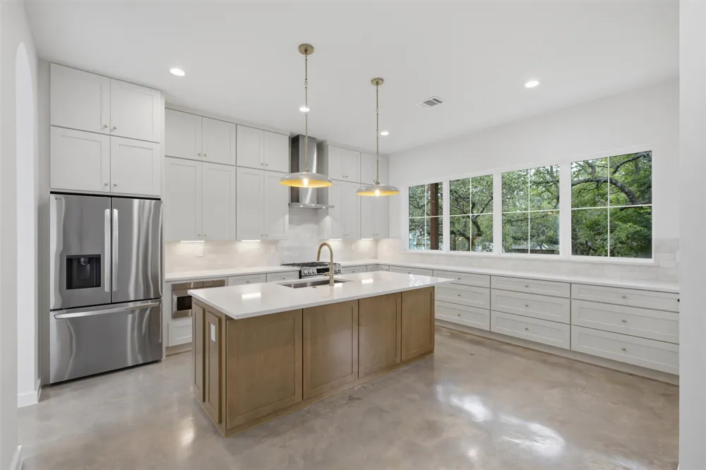 18303 Lake Oaks Drive Jonestown, TX 78645
