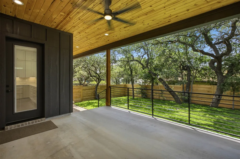18303 Lake Oaks Drive Jonestown, TX 78645