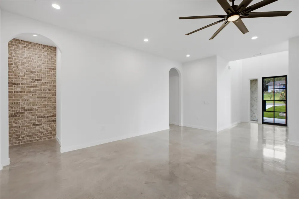 18303 Lake Oaks Drive Jonestown, TX 78645
