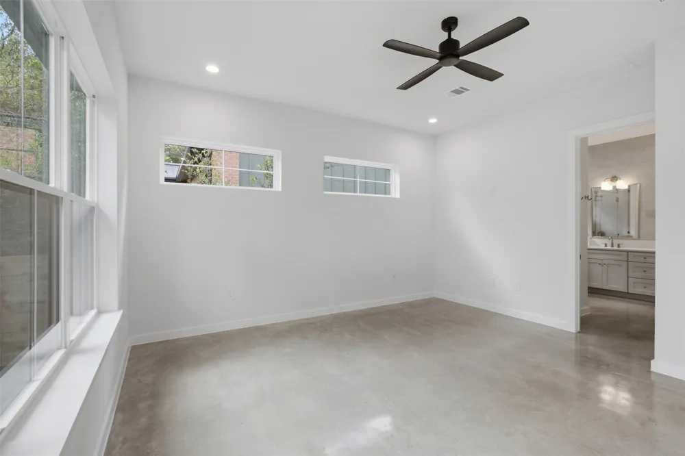 18303 Lake Oaks Drive Jonestown, TX 78645