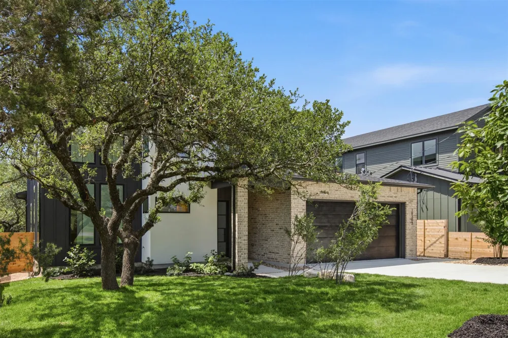 18303 Lake Oaks Drive Jonestown, TX 78645