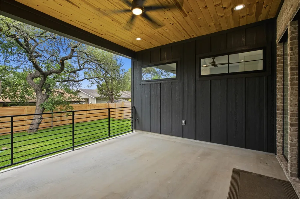 18303 Lake Oaks Drive Jonestown, TX 78645