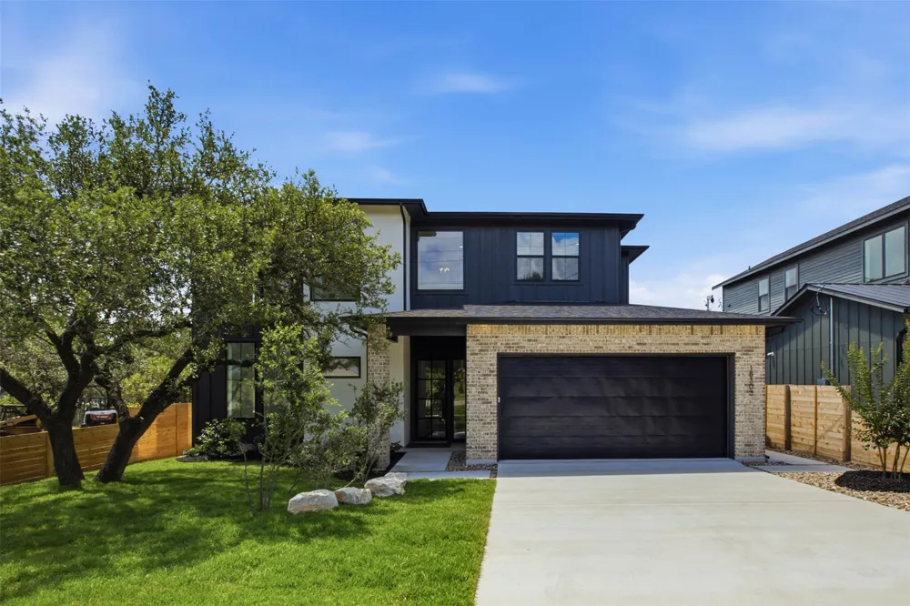 18303 Lake Oaks Drive Jonestown, TX 78645