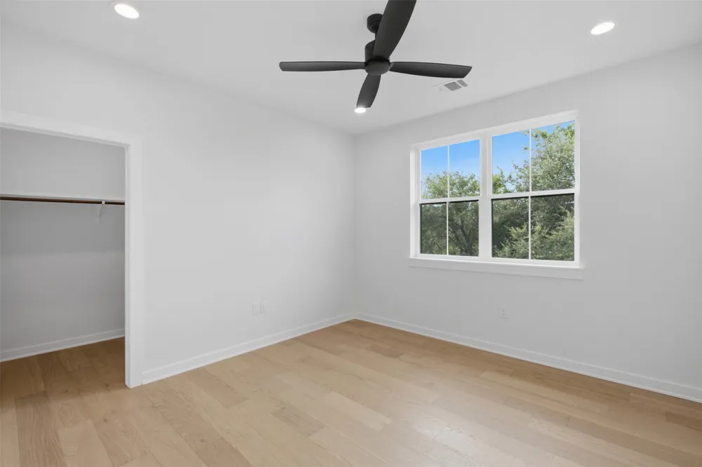 18303 Lake Oaks Drive Jonestown, TX 78645