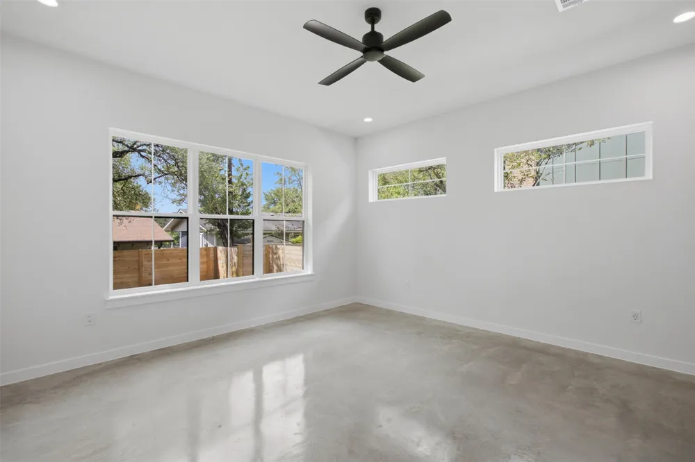 18303 Lake Oaks Drive Jonestown, TX 78645