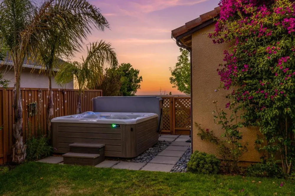 18587 Mcclellan Circle Marina, CA 93933
