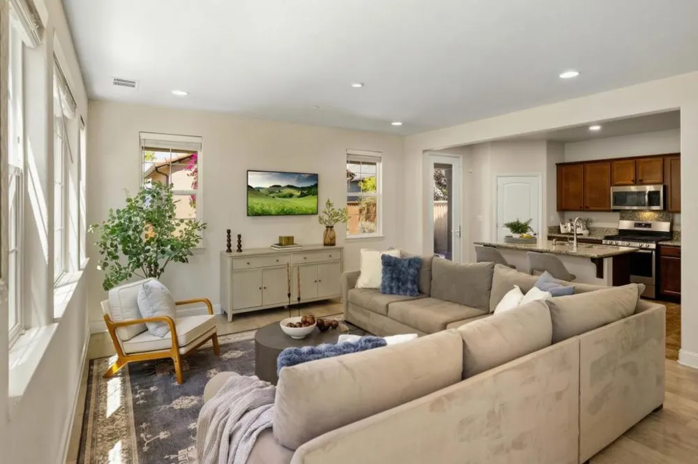 18587 Mcclellan Circle Marina, CA 93933