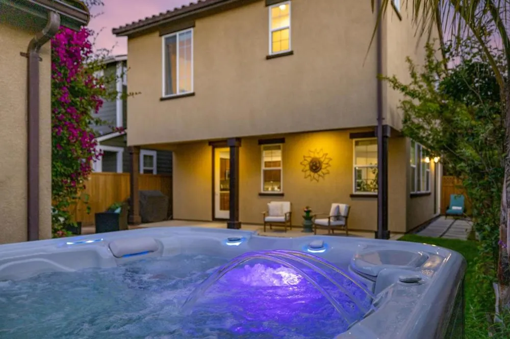 18587 Mcclellan Circle Marina, CA 93933