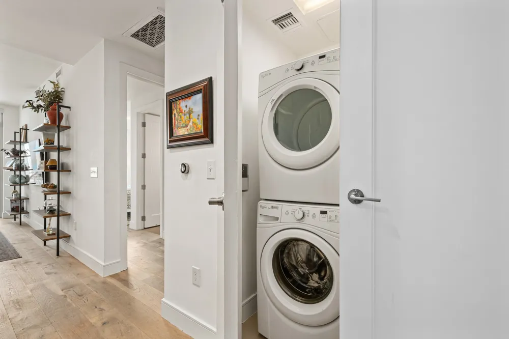 222 West Avenue #2507 Austin, TX 78701
