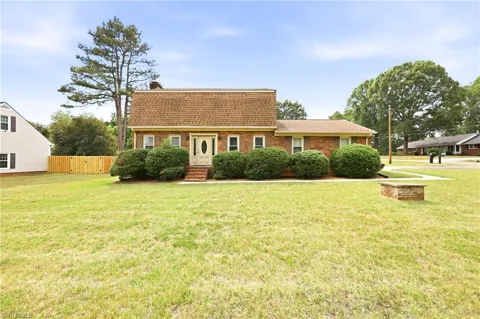 1003 Camelot Lane