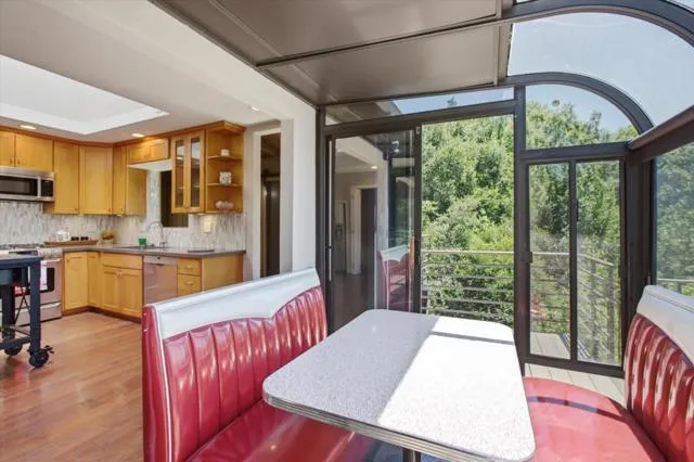 20955 Panorama Drive Los Gatos, CA 95033