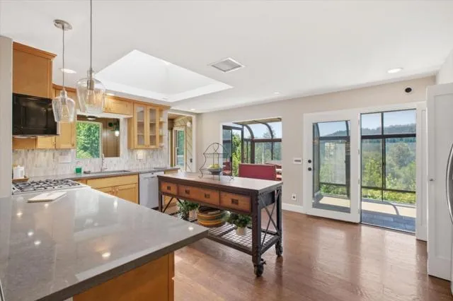 20955 Panorama Drive Los Gatos, CA 95033