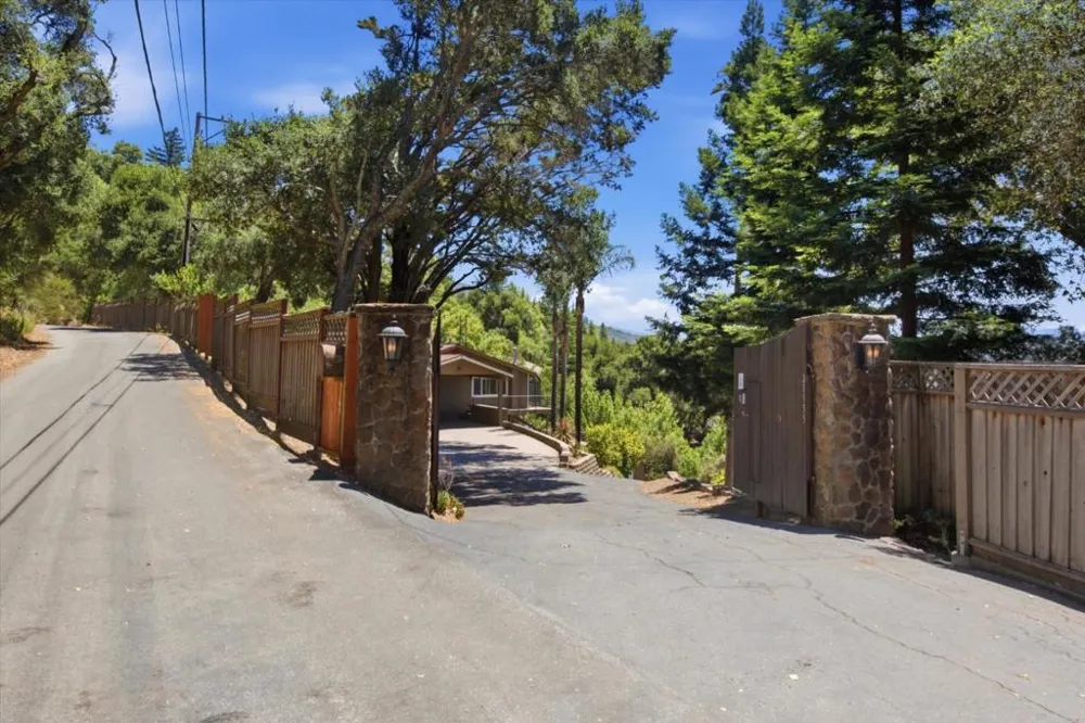20955 Panorama Drive Los Gatos, CA 95033