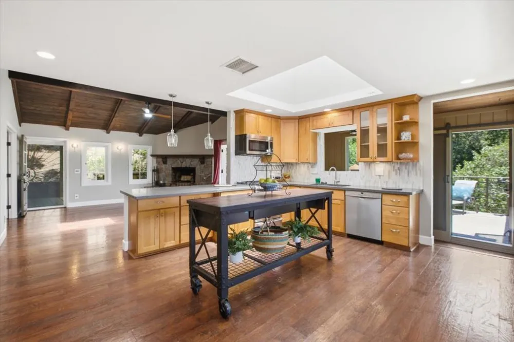 20955 Panorama Drive Los Gatos, CA 95033