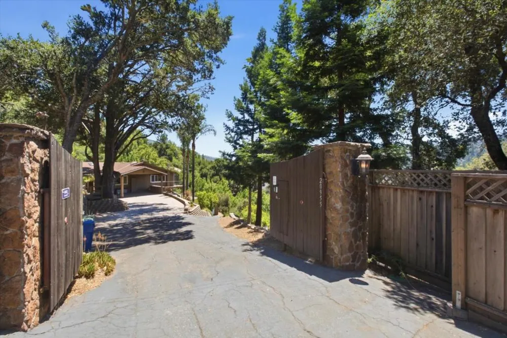 20955 Panorama Drive Los Gatos, CA 95033