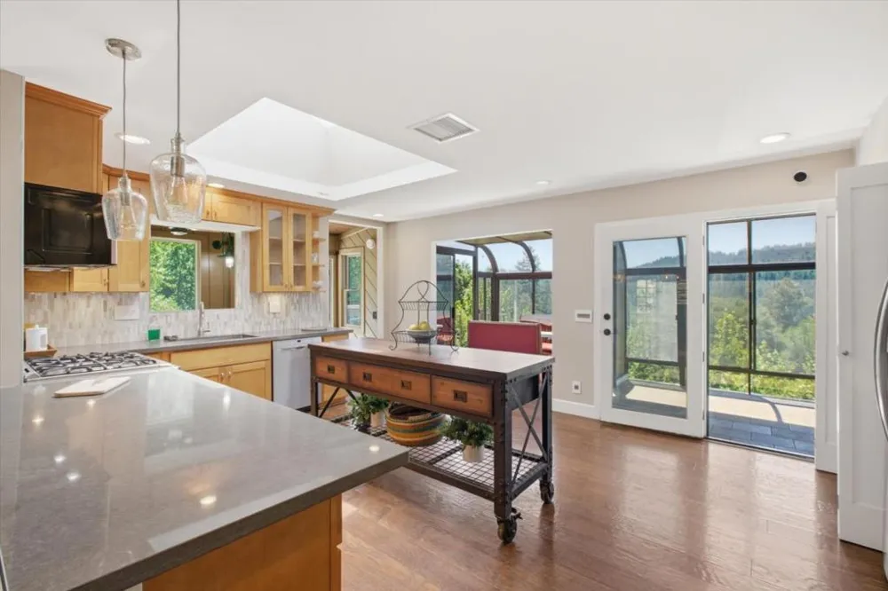 20955 Panorama Drive Los Gatos, CA 95033