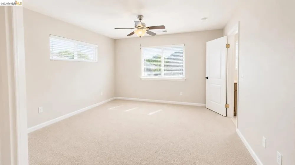 62 W Brookside Dr Cloverdale, CA 95425