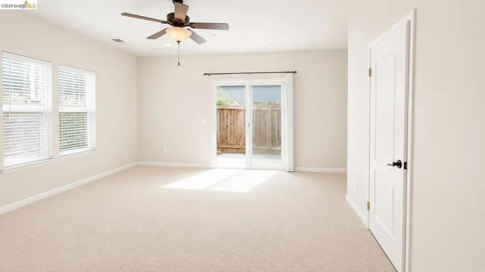 62 W Brookside Dr Cloverdale, CA 95425