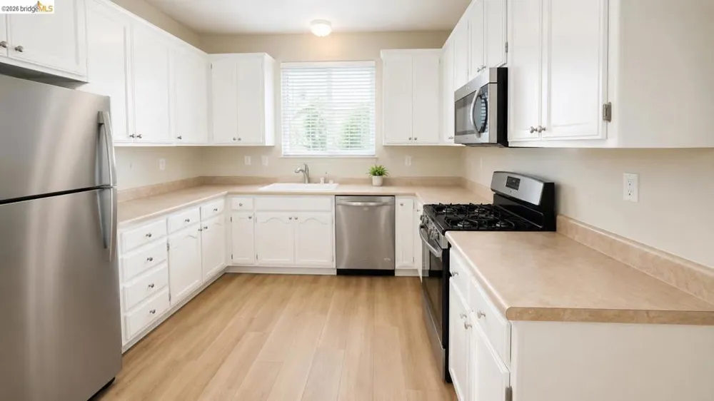 62 W Brookside Dr Cloverdale, CA 95425