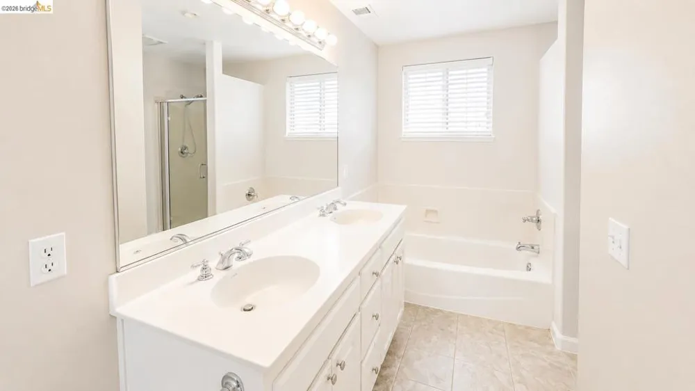 62 W Brookside Dr Cloverdale, CA 95425