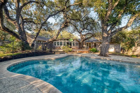 3927 Knollwood Drive