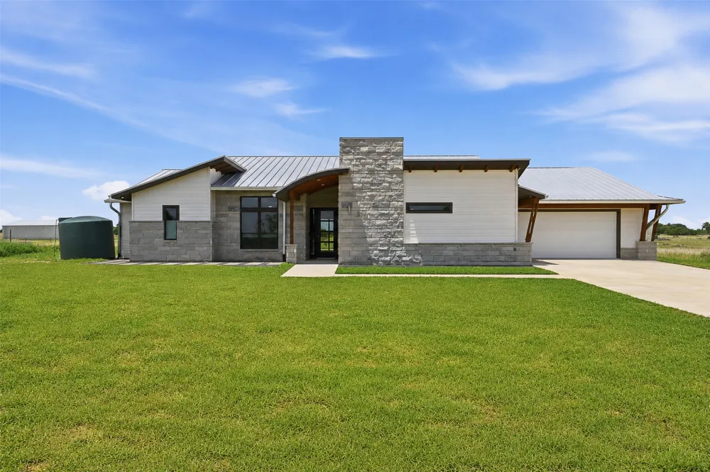 374 County Road 236 Florence, TX 76527