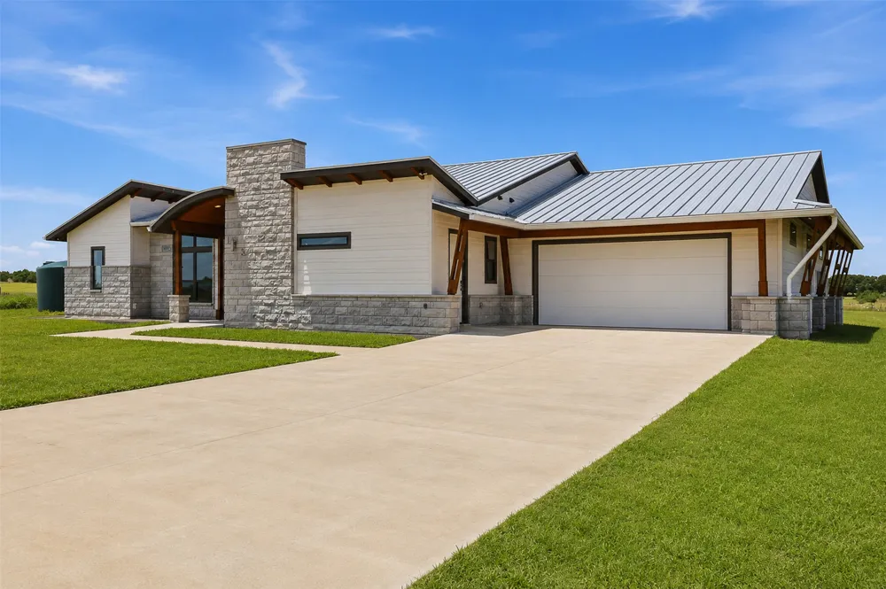 374 County Road 236 Florence, TX 76527